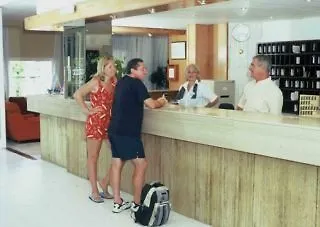 Reina Isabel Hotell 2*